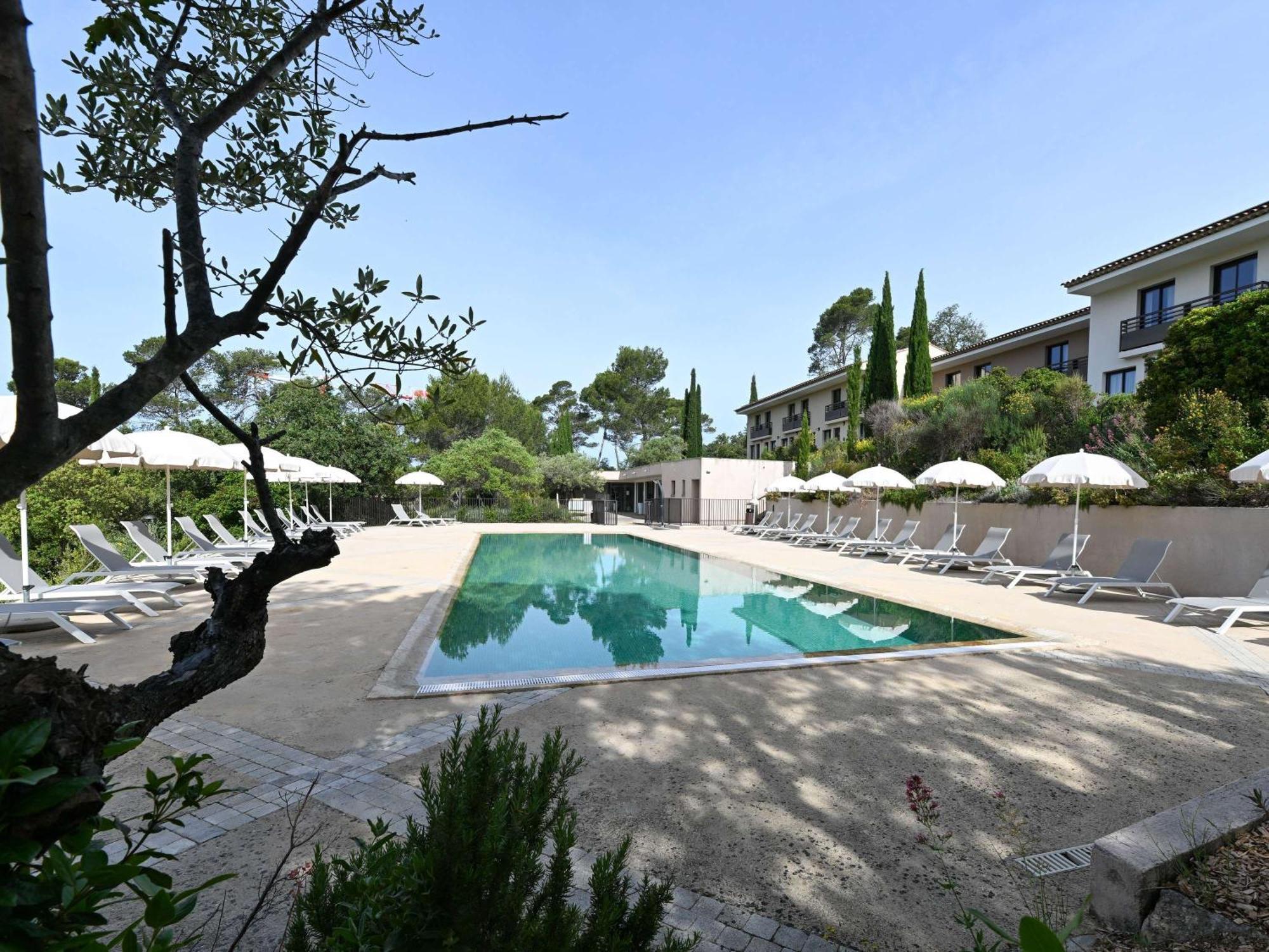 Mercure Brignoles Golf De Barbaroux & Spa Eksteriør billede